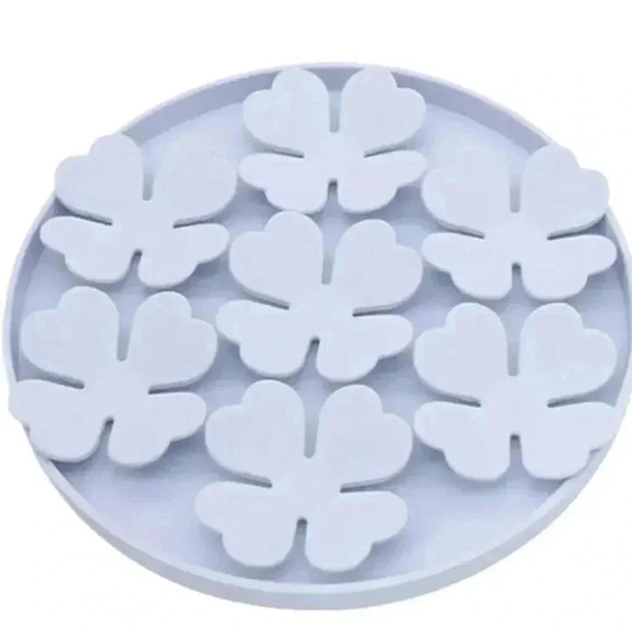 Dog Lick Mat Dogs Cats Slow Food Bowls with Suction Cup Feeding Food Silicone - Picture 1 of 3